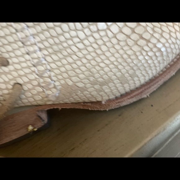 It has some peeling on the side look at the pictures - Picture 6 of 7